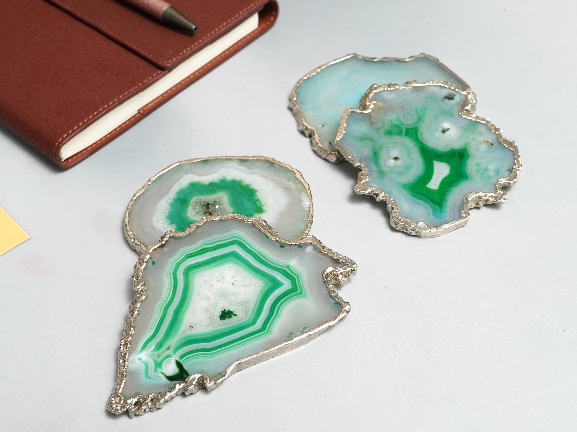 Dominica BIBELOT Agate Handcrafted Luxury Silver Plated Coaster (Natural, Splash Green)